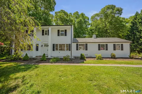 87 Colony Rd, Groton, CT 06340