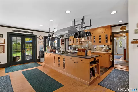 Kitchen - 17 Quaddick Rd, Thompson, CT 06277 photo 2 of 3