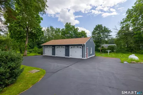 Exterior - 17 Quaddick Rd, Thompson, CT 06277 photo 5 of 14