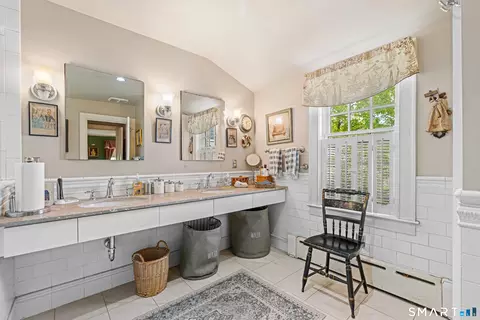Bath - 17 Quaddick Rd, Thompson, CT 06277 photo 1 of 4