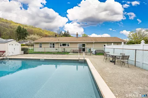44 Beacon Manor Rd, Naugatuck, CT 06770