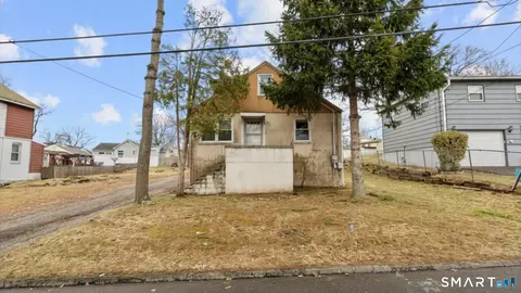 42 Wade St, West Haven, CT 06516