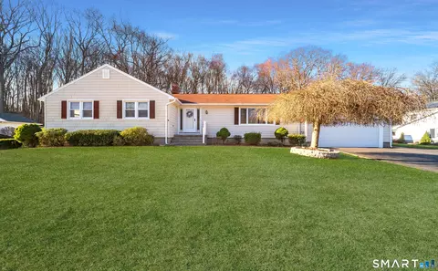 200 Howard Dr, Hamden, CT 06514