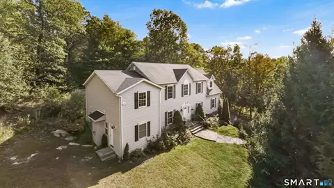 2 Abbey Ln, Newtown, CT 06470