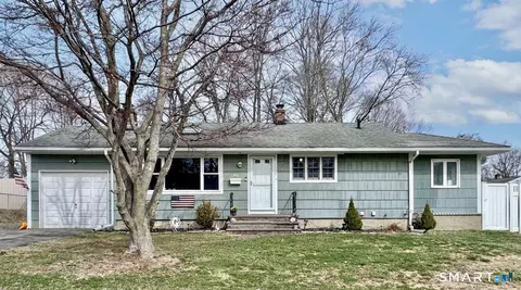 40 Dale Dr, Milford, CT 06461