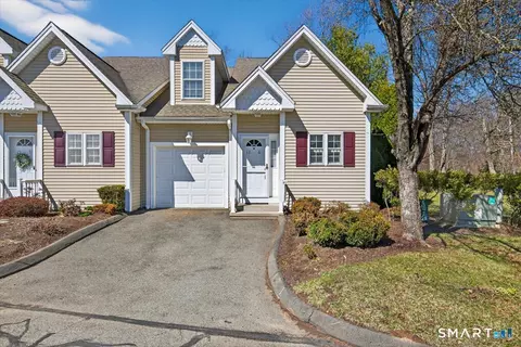 500 Elm St #13-6, North Haven, CT 06473