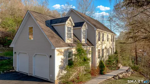 110 Oakwood Cir, Bristol, CT 06010