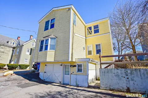 36 Peck St, Norwich, CT 06360