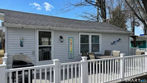 16 North St, Madison, CT 06443