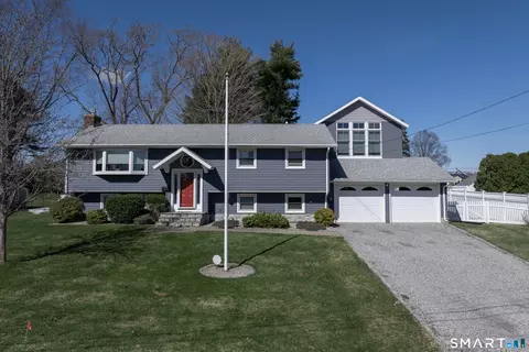 24 Indian Dr, Clinton, CT 06413