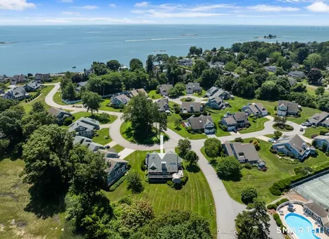15 Linden Shrs #15, Branford, CT 06405