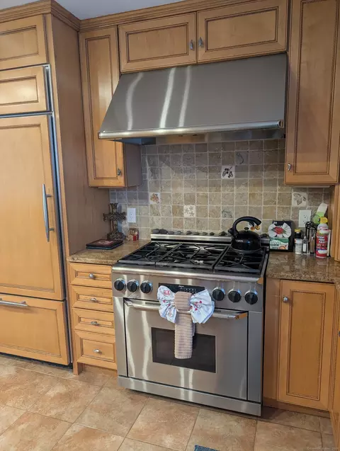 Kitchen - 248 Cosey Beach Ave, East Haven, CT 06512 photo 5 of 5