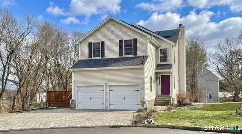 18 Amber Ln, Milford, CT 06460