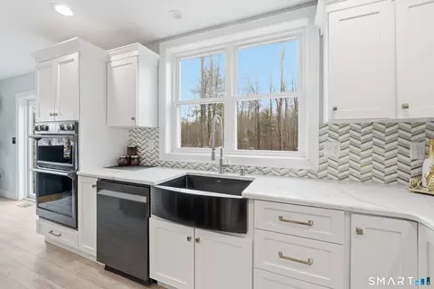 Kitchen - 38 Madison Ave, Thompson, CT 06277 photo 5 of 7