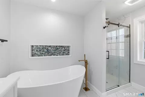 Bath - 38 Madison Ave, Thompson, CT 06277 photo 3 of 4