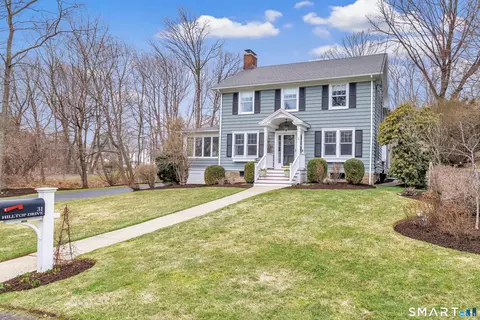 31 Hilltop Dr, Trumbull, CT 06611