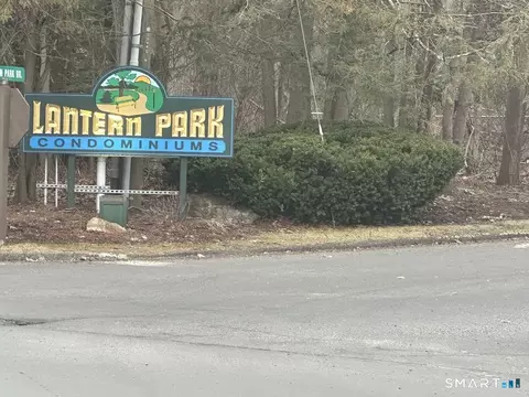 146 Coach Cir #3, Naugatuck, CT 06770