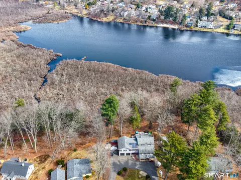 21 Lakeview Blvd, Avon, CT 06001