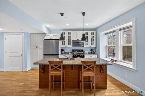 629 Chapel St #2B, New Haven, CT 06511