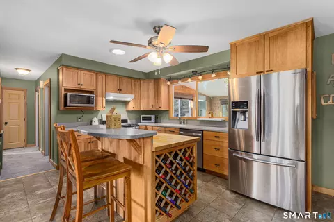 Kitchen - 34 Robert Ave, Killingly, CT 06239 photo 3 of 7