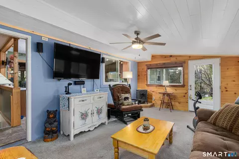 Living - 34 Robert Ave, Killingly, CT 06239 photo 2 of 5