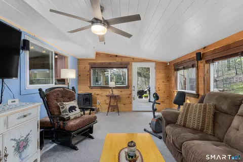 Living - 34 Robert Ave, Killingly, CT 06239 photo 3 of 5