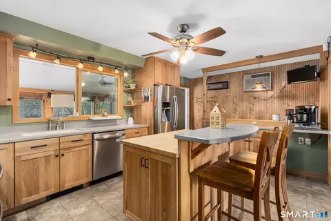 Kitchen - 34 Robert Ave, Killingly, CT 06239 photo 2 of 7