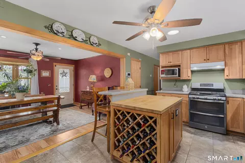 Kitchen - 34 Robert Ave, Killingly, CT 06239 photo 4 of 7