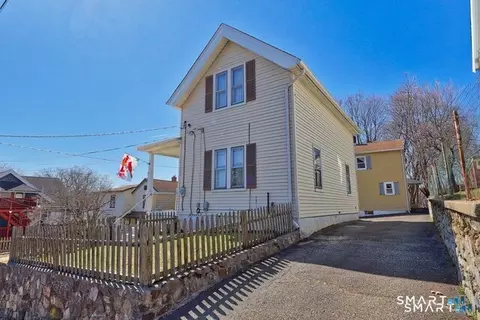 14 Washington St, Naugatuck, CT 06770