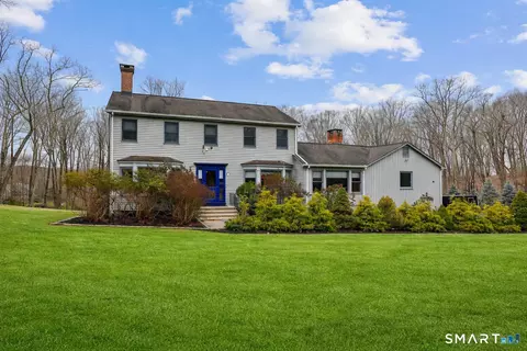 17 Abbotts Hill Rd, Newtown, CT 06470
