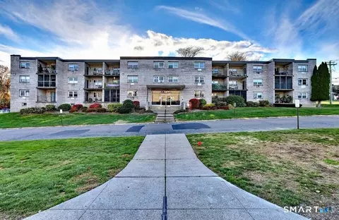 308 Meadowside Rd #101, Milford, CT 06460