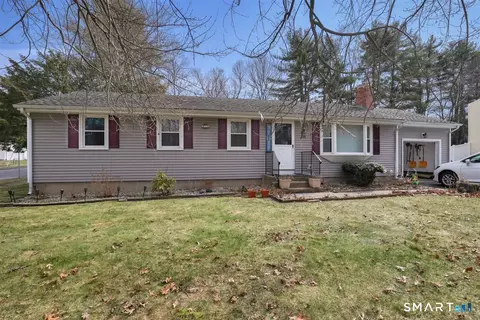 558 Oak St, East Hartford, CT 06118
