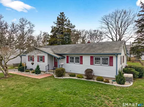 15 Buell Ct, Clinton, CT 06413