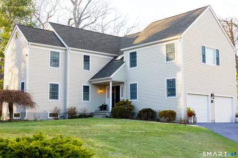 42 Hastings Ln, Stamford, CT 06905