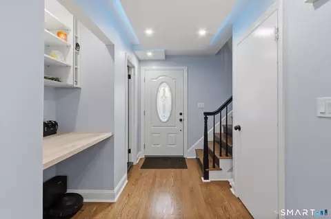 589 Racebrook Rd, Orange, CT 06477