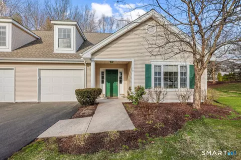 10 Eaton Cir #10, West Hartford, CT 06117