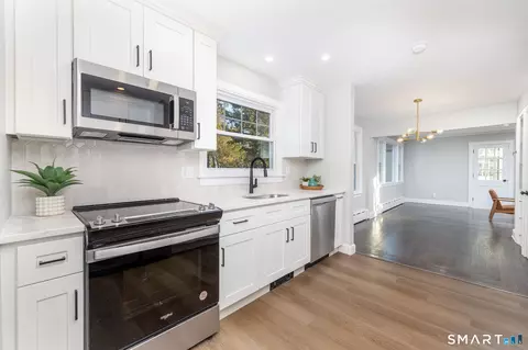 51 Hepburn Rd, Hamden, CT 06517