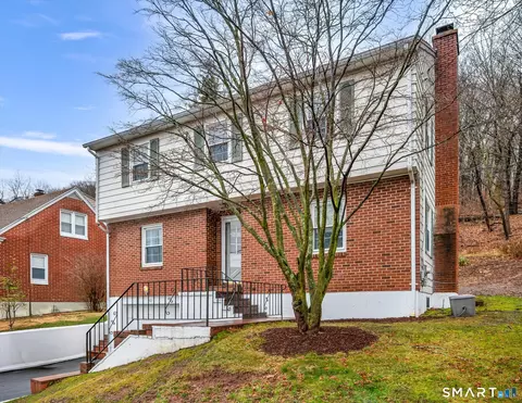 30 Clinton Pl, Wallingford, CT 06492