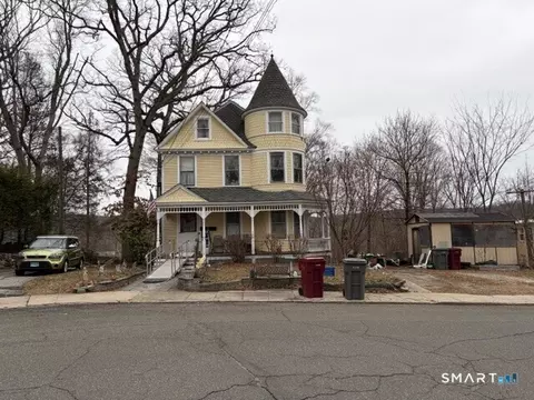 2 Salem St, Naugatuck, CT 06770