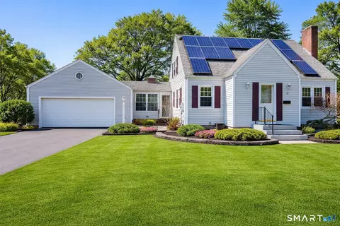 13 Pine Dr, Windsor Locks, CT 06096