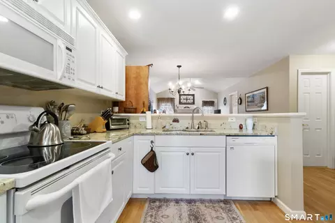 Kitchen - 177 Julia Ct #177, Sandy Hook, CT 06482 photo 2 of 4