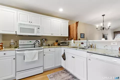 Kitchen - 177 Julia Ct #177, Sandy Hook, CT 06482 photo 1 of 4