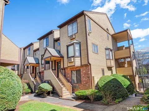 8 Oakwood Ave #B13, Norwalk, CT 06850