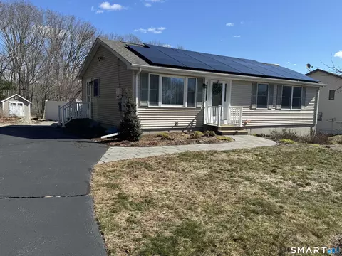 13 Devonshire Dr, Waterford, CT 06385