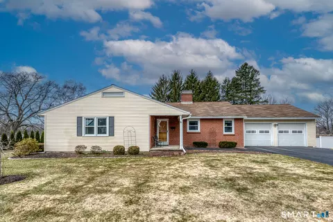 116 Fairlawn Dr, Torrington, CT 06790