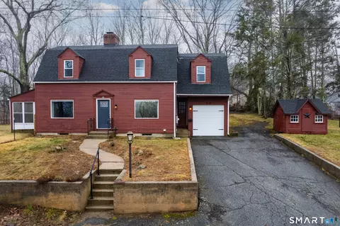 13 Fontaine Ct, Taftville, CT 06380