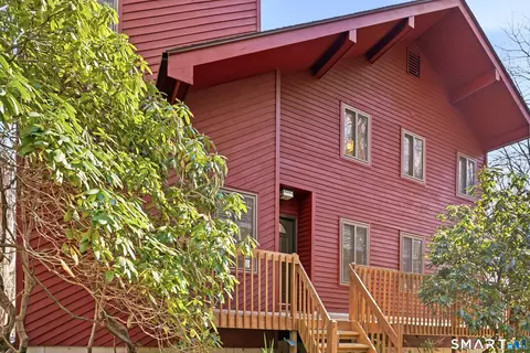 136 Hoyts Hl, Bethel, CT 06801