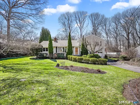 30 Rolling Wood Dr, Trumbull, CT 06611