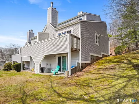 173 Russo Ave #304, East Haven, CT 06512