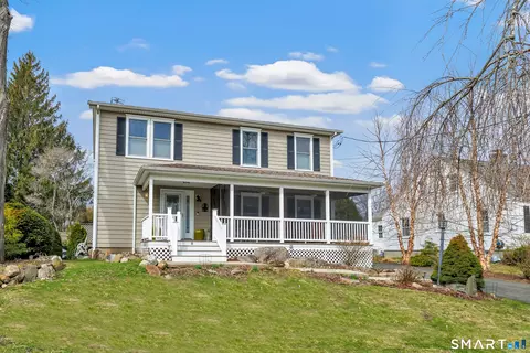8 Koger Rd, Trumbull, CT 06611